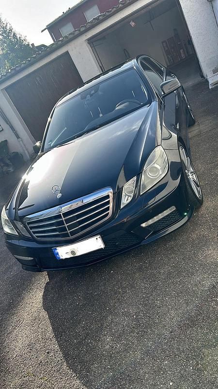 Schwarz Gebraucht 2009 Mercedes E63 AMG AMG Limousine | 18.000 € - Bild 1/4