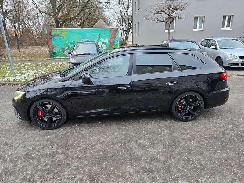 Schwarz Gebraucht 2018 Seat Leon ST Kombi | 16.995 € (Superpreis) - Bild 1/4