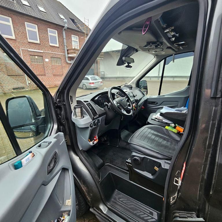Grau Gebraucht 2019 Ford Transit Van / Kleinbus | 19.800 € (Teuer) - Bild 1/4