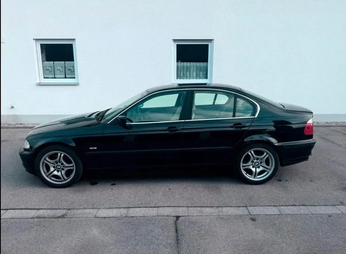Gebraucht BMW 325 Sport Line 192 PS (141 kW) 2001 Schwarz Limousine