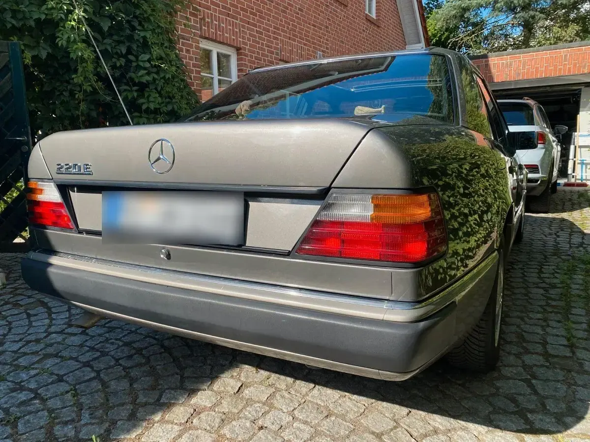 Gebraucht Mercedes 220 150 PS (110 kW) 1993 Grau Limousine