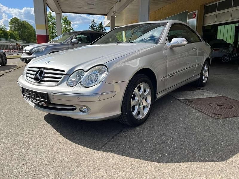 Gebraucht Mercedes CLK320 218 PS (160 kW) 2022 Brillantsilber  metalliclack Coupé