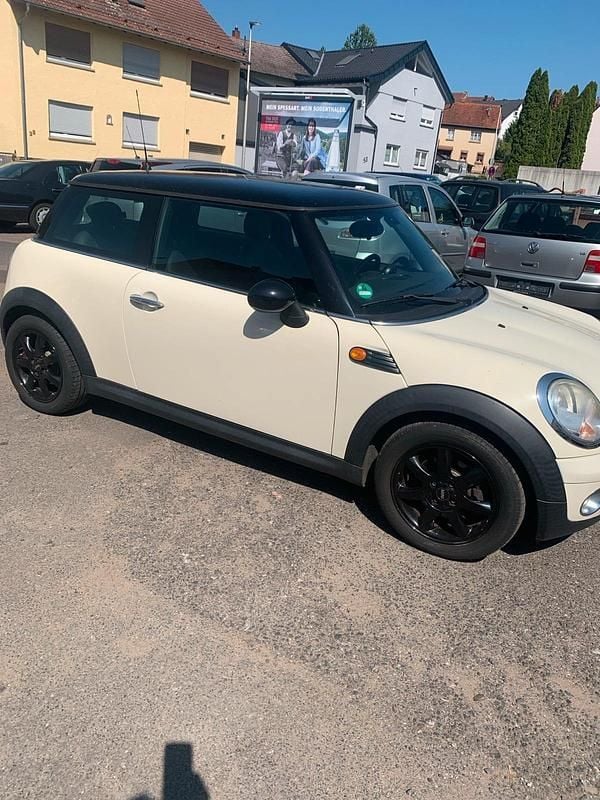 Weiß Gebraucht 2009 Mini Cooper Kleinwagen | 2.200 € - Bild 1/4