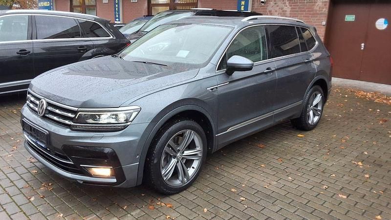 Platinum grey metallic Gebraucht 2021 VW Tiguan Allspace Highline SUV | 34.900 € (Teuer) - Bild 1/4