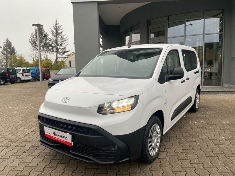 Weiß Gebraucht 2024 Toyota Proace Verso City Kombi | 27.250 € (Superpreis) - Bild 1/4