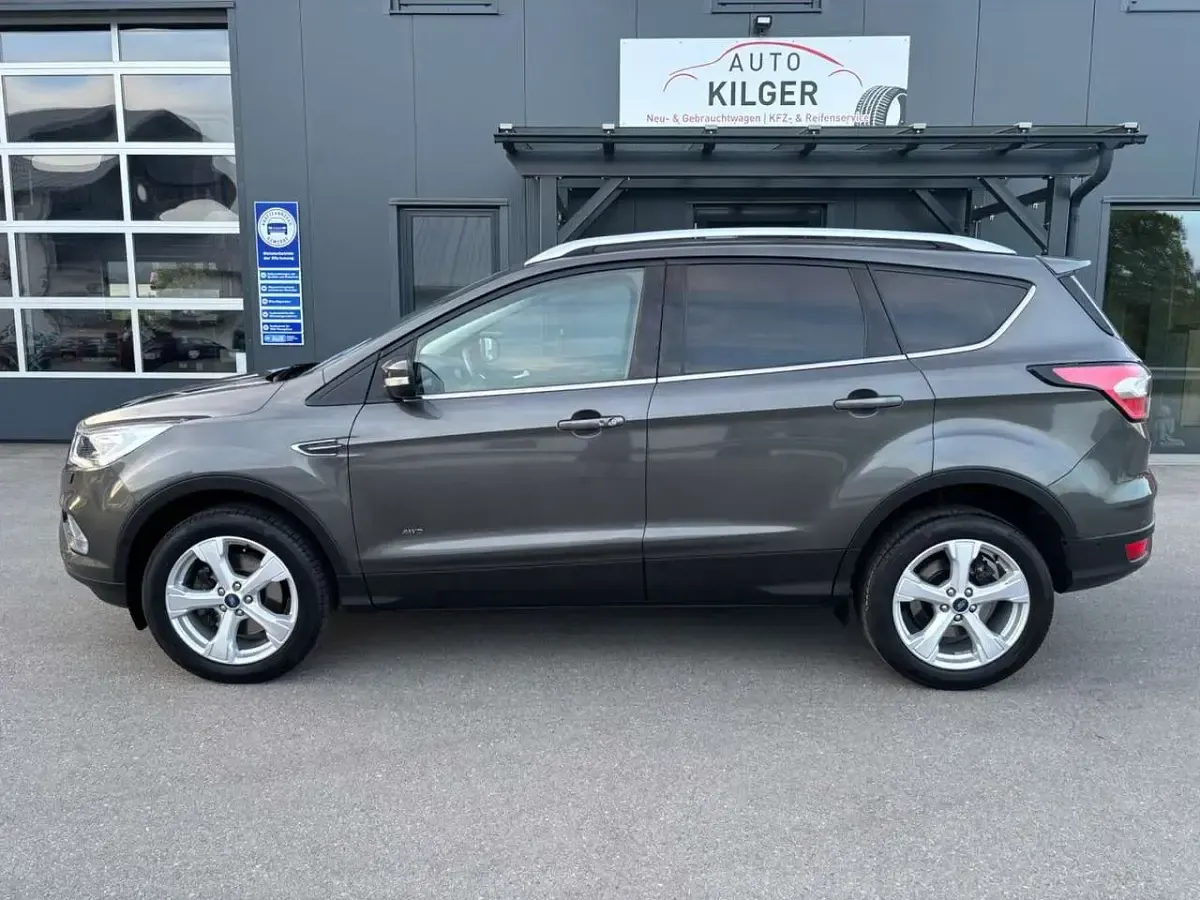 Usado Ford Kuga Titanium 179 HP (131 kW) 2018 Cinzento SUV