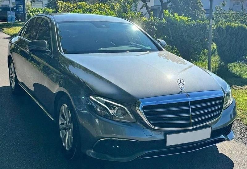 Gebraucht Mercedes E220 Exclusive 194 PS (142 kW) 2018 Grau Limousine