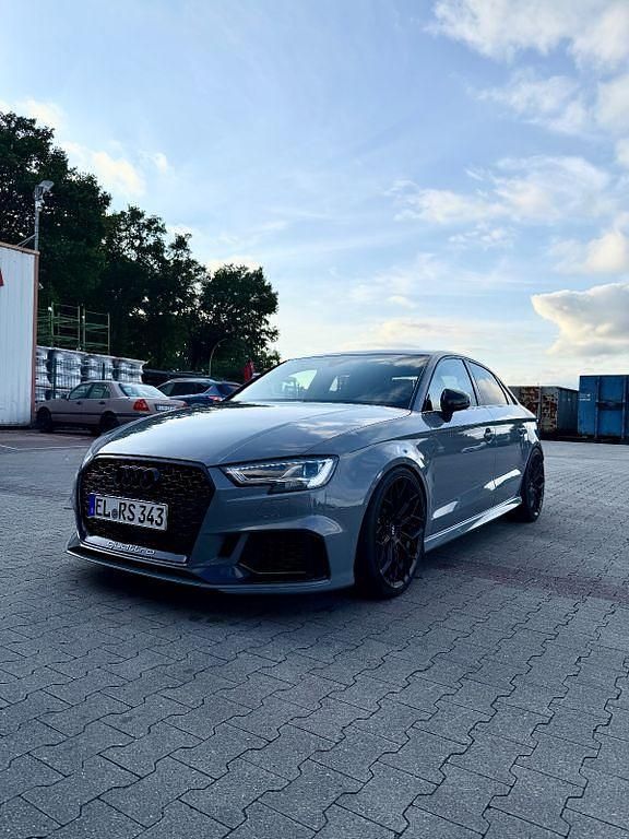 Grau Gebraucht 2018 Audi RS3 Sport Kleinwagen | 44.999 € (Fairer Preis) - Bild 1/4