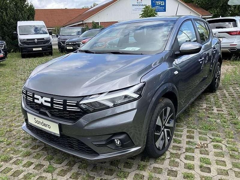 Dolomitgrau Gebraucht 2025 Dacia Sandero Expression Kleinwagen | 15.148 € (Superpreis) - Bild 1/4