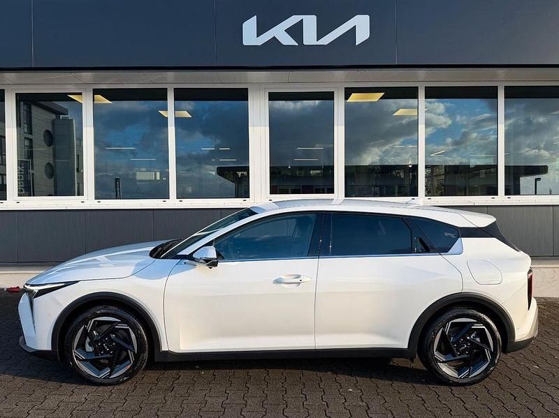 Neu Kia K4 Spirit 150 PS (110 kW) 2026 Weiß Limousine