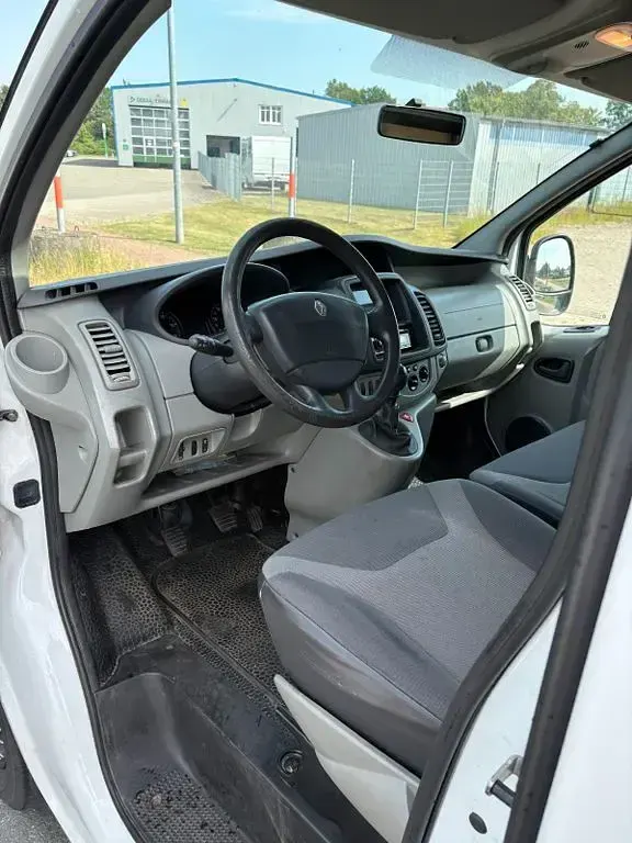Gebraucht Renault Trafic 116 PS (85 kW) 2014 Weiß Van / Kleinbus