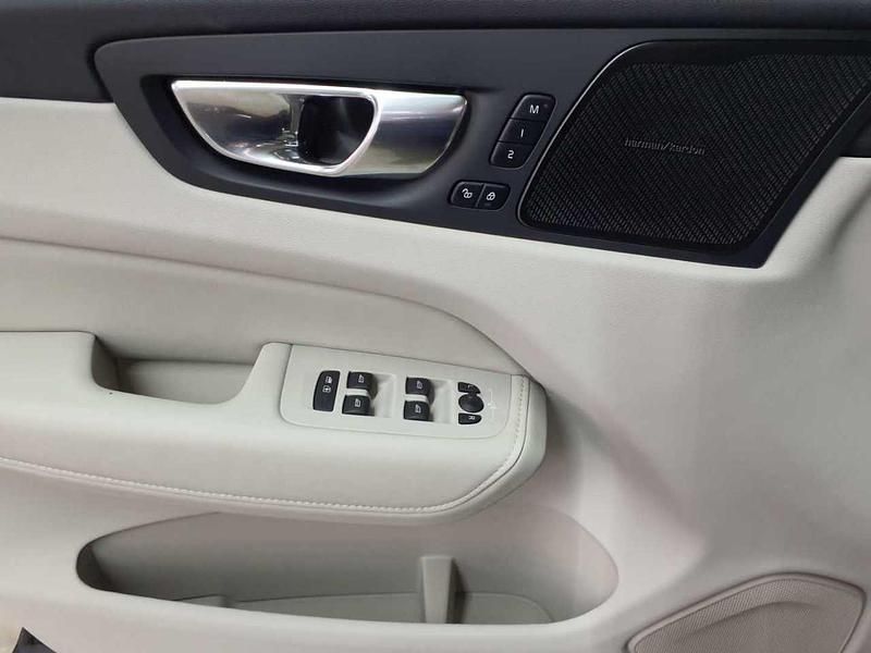 Gebraucht Volvo XC60 Plus 197 PS (144 kW) 2023 Black stone SUV