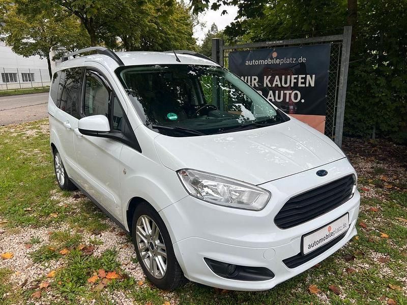 Weiß Gebraucht 2016 Ford Tourneo Courier Titanium Van / Kleinbus | 8.799 € (Fairer Preis) - Bild 1/4