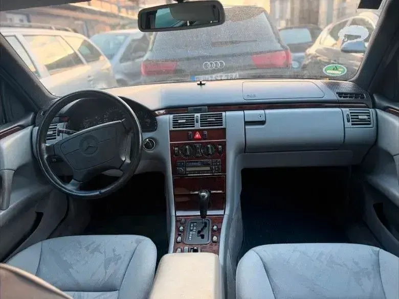 Gebraucht Mercedes E280 204 PS (150 kW) 1998 Blau Limousine