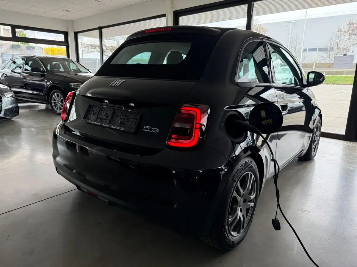 Gebraucht Fiat 500e Passion 86 kW (118 PS) 2021 Schwarz Cabrio