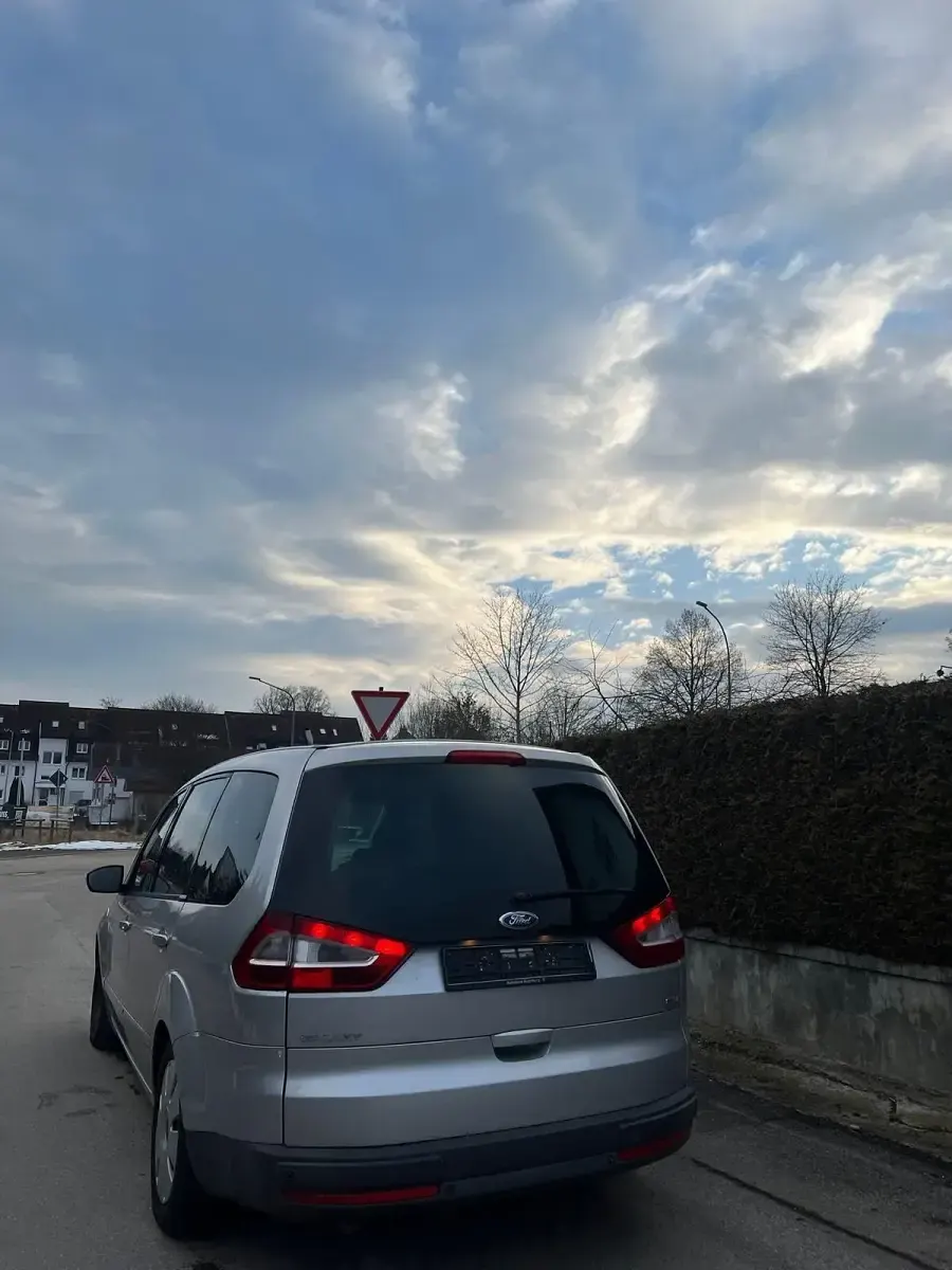 Second-hand Ford Galaxy 140 CP (102 kW) 2007 Argintiu Monovolum