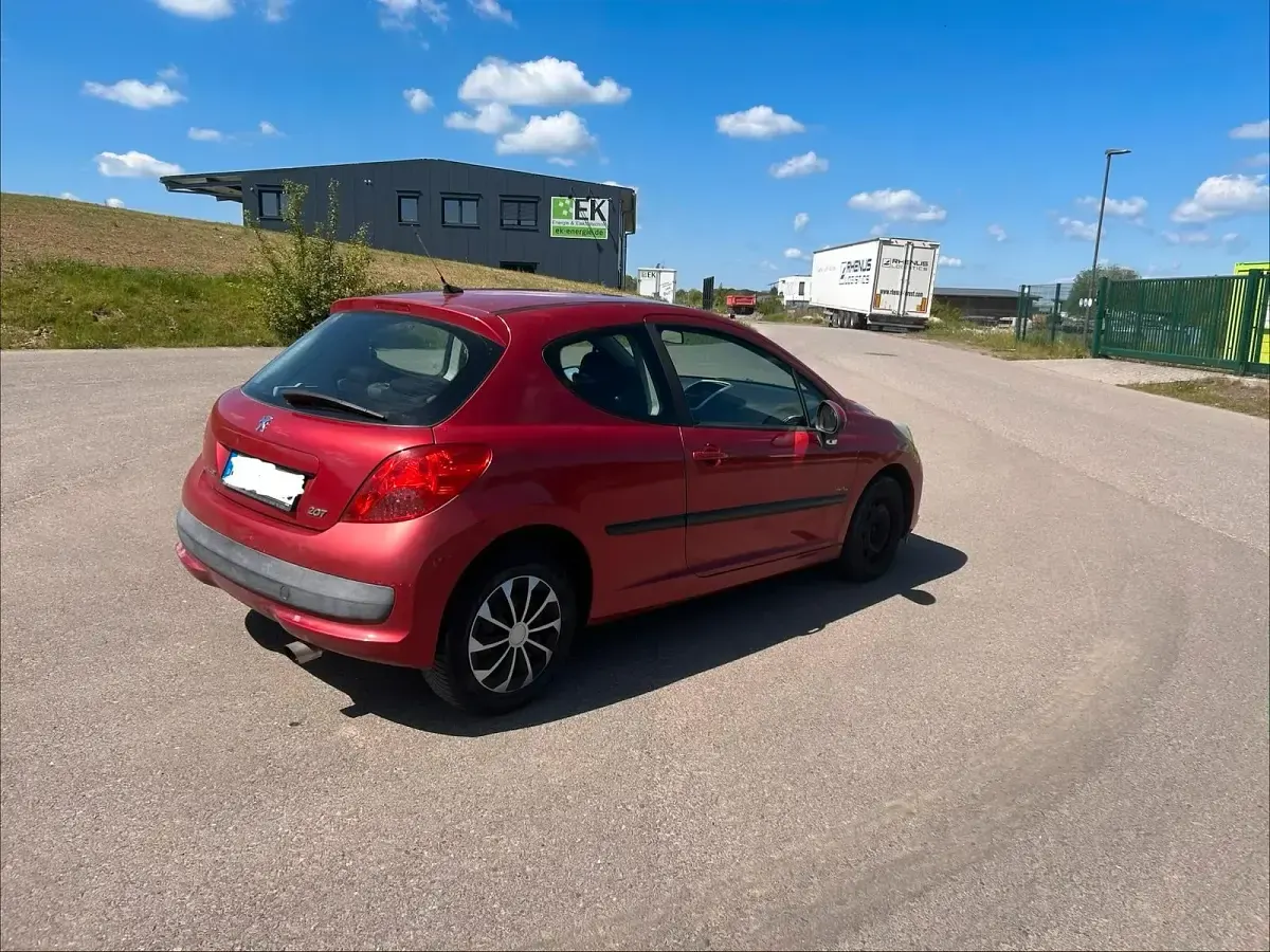 Gebraucht Peugeot 207 90 PS (66 kW) 2008 Rot Kleinwagen