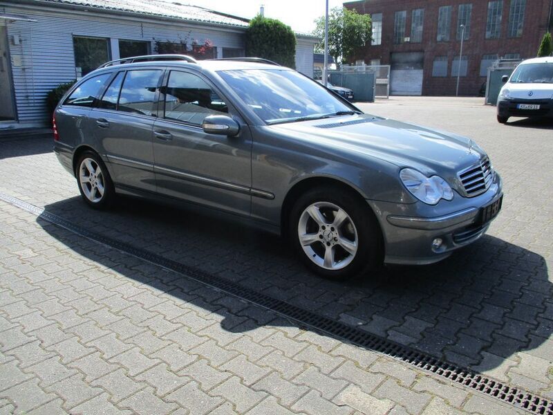 Grau Gebraucht 2004 Mercedes C180 Avantgarde Limousine | 1.890 € (Superpreis) - Bild 1/4