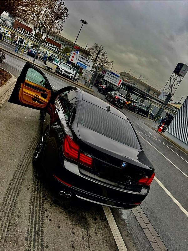 Gebraucht BMW 730 Comfort Edition 258 PS (189 kW) 2014 Schwarz Limousine