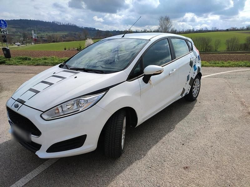 Gebraucht Ford Fiesta Trend 80 PS (58 kW) 2017 Weiß Kleinwagen