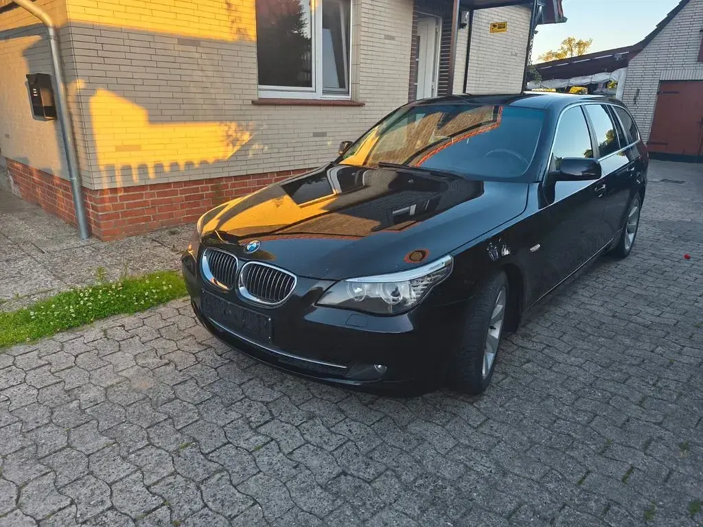 Gebraucht BMW 530 Sport Line 235 PS (172 kW) 2008 Schwarz Kombi