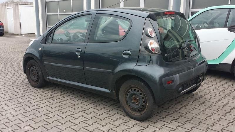Second-hand Citroën C1 68 CP (50 kW) 2008 Roșu Hatchback