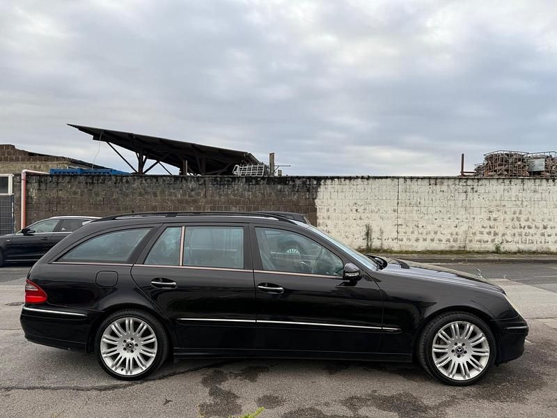 Schwarz Gebraucht 2007 Mercedes E220 Avantgarde Kombi | 1.980 € (Fairer Preis) - Bild 1/4