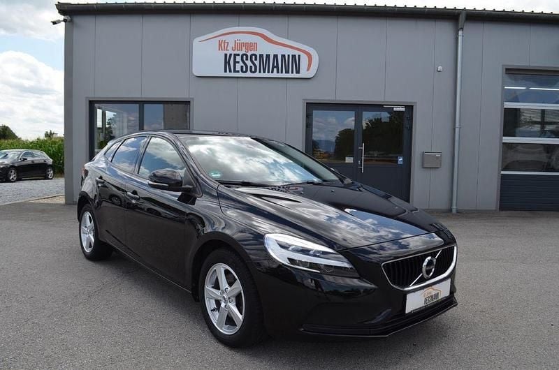 Schwarz Gebraucht 2018 Volvo V40 Kombi | 12.990 € (Guter Preis) - Bild 1/4