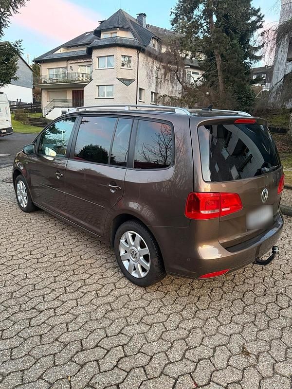 Gebraucht VW Touran Cup 105 PS (77 kW) 2014 Braun Van / Kleinbus