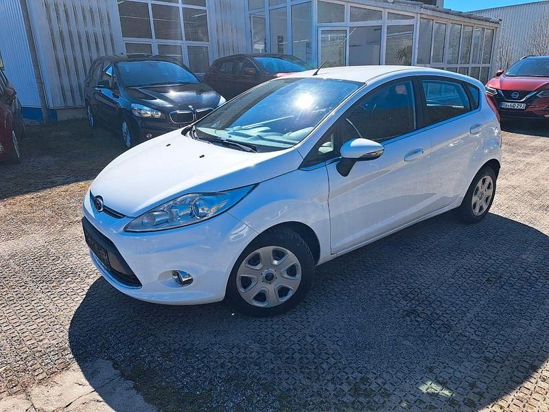 Gebraucht Ford Fiesta Titanium 97 PS (71 kW) 2012 Weiß Kleinwagen