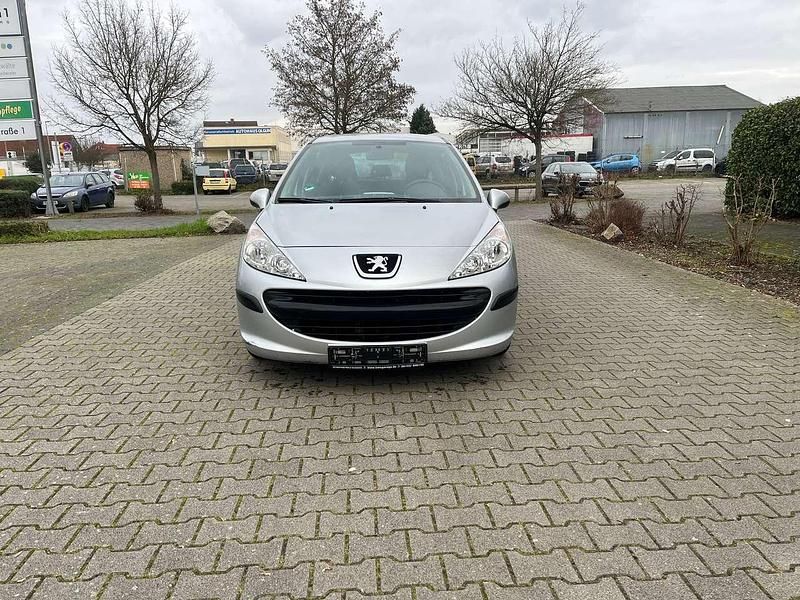 Gebraucht Peugeot 207 Tendance 73 PS (53 kW) 2008 lackierung mit schutzlack Kleinwagen