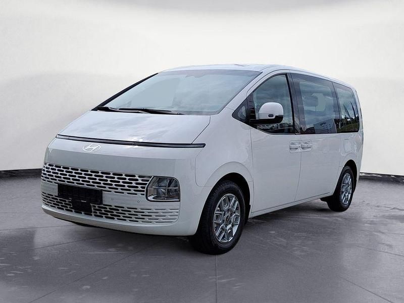 Creamy white Gebraucht 2025 Hyundai Staria Trend Van / Kleinbus | 42.888 € - Bild 1/1
