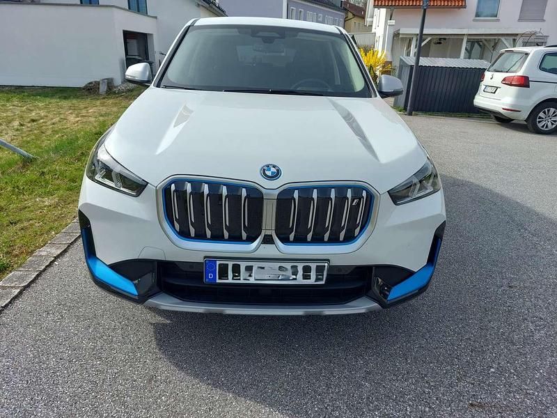 Weiß Gebraucht 2023 BMW iX1 xLine SUV | 40.000 € (Guter Preis) - Bild 1/4