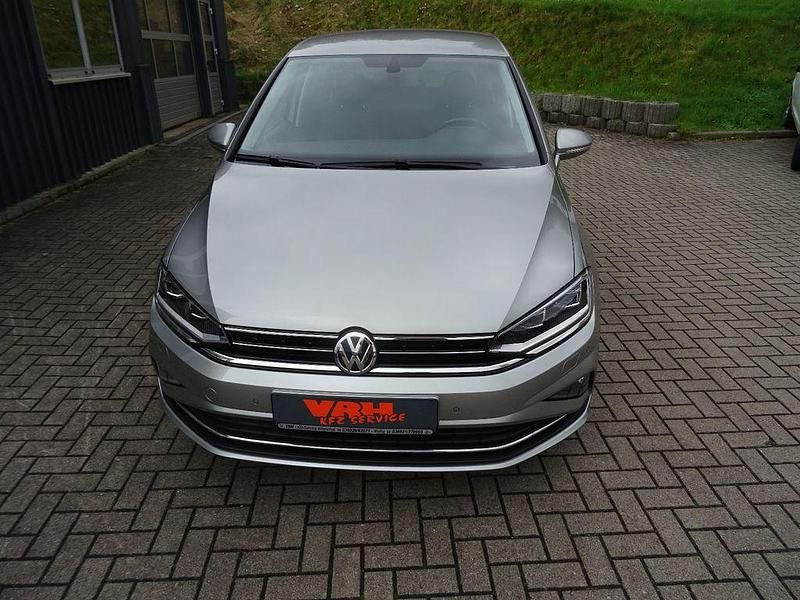 Gebraucht VW Golf VII Highline 131 PS (96 kW) 2018 Silber Kombi
