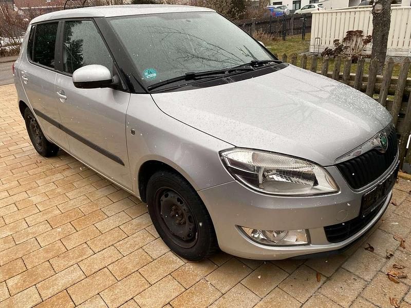 Gebraucht Skoda Fabia Ambiente 86 PS (63 kW) 2011 Silber Limousine
