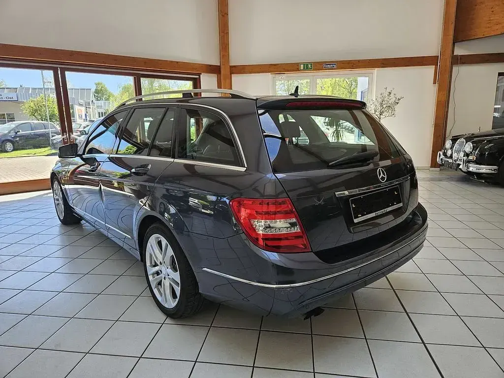 Gebraucht Mercedes C180 Avantgarde 156 PS (114 kW) 2013 Grau Limousine