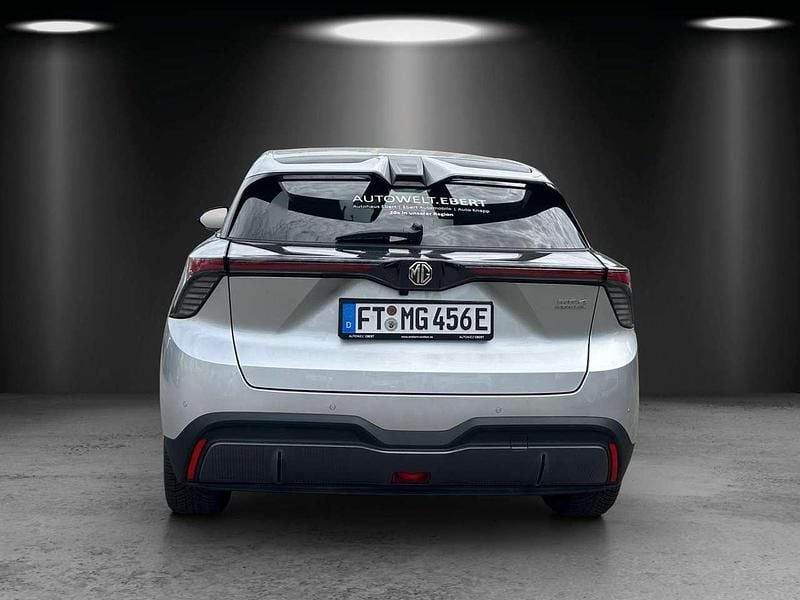 Gebraucht MG MG4 EV Luxury 150 kW (204 PS) 2025 Medal silver Kleinwagen