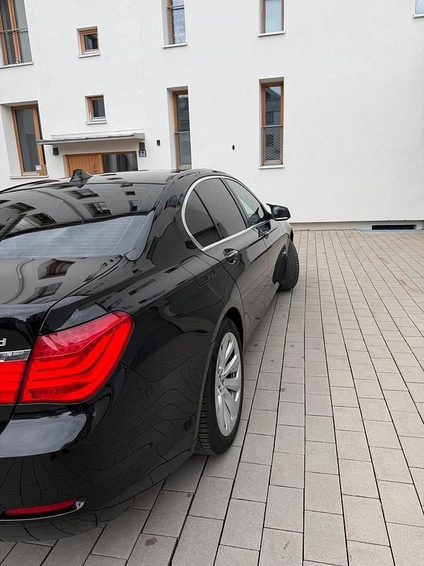 Gebraucht BMW 730 245 PS (180 kW) 2010 Schwarz Limousine