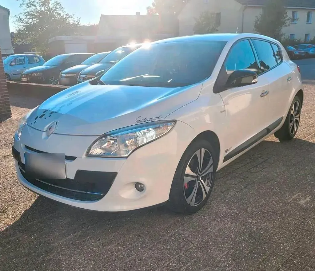 Gebraucht Renault Mégane III Bose Edition 131 PS (96 kW) 2011 Weiß Limousine