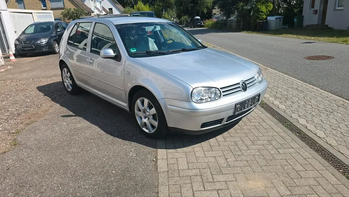 Gebraucht VW Golf IV 100 PS (73 kW) 2003 Silber Limousine