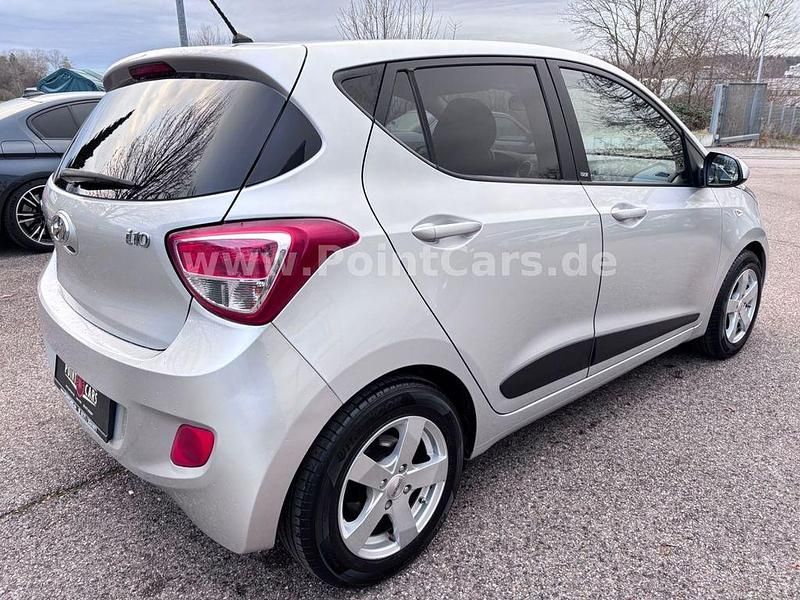 Gebraucht Hyundai i10 GO! 67 PS (49 kW) 2016 Silber Kleinwagen