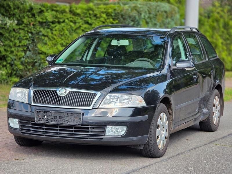 Schwarz Gebraucht 2008 Skoda Octavia Kombi | 850 € - Bild 1/4