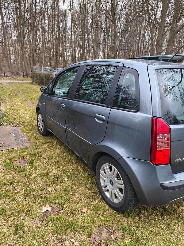 Gebraucht Fiat Idea 90 PS (66 kW) 2004 Silber Van / Kleinbus