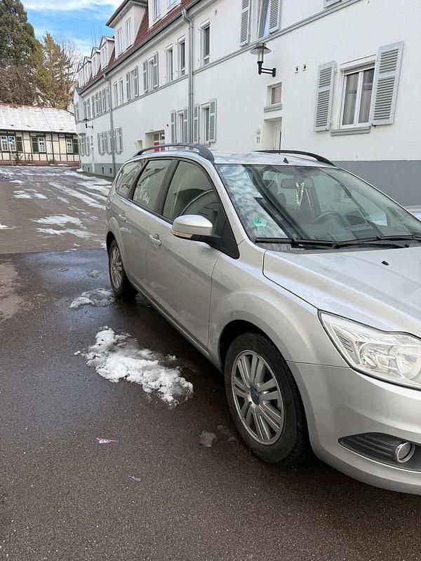 Gebraucht Ford Focus 108 PS (79 kW) 2009 Silber Kombi