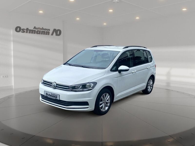 Pure white Gebraucht 2019 VW Touran Comfortline Van / Kleinbus | 23.910 € (Fairer Preis) - Bild 1/4