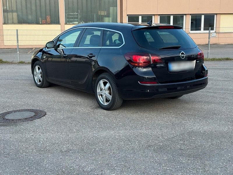 Gebraucht Opel Astra 125 PS (91 kW) 2011 Schwarz Kombi