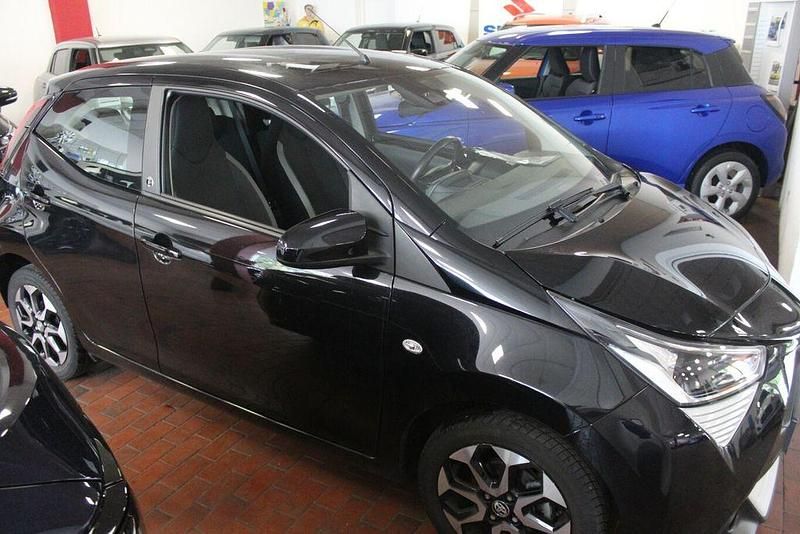 Gebraucht Toyota Aygo Team 72 PS (52 kW) 2022 Schwarz Kleinwagen
