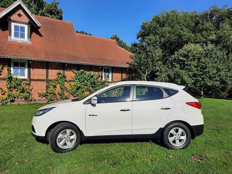 Weiß Gebraucht 2013 Hyundai ix35 Comfort SUV | 7.999 € (Guter Preis) - Bild 1/4
