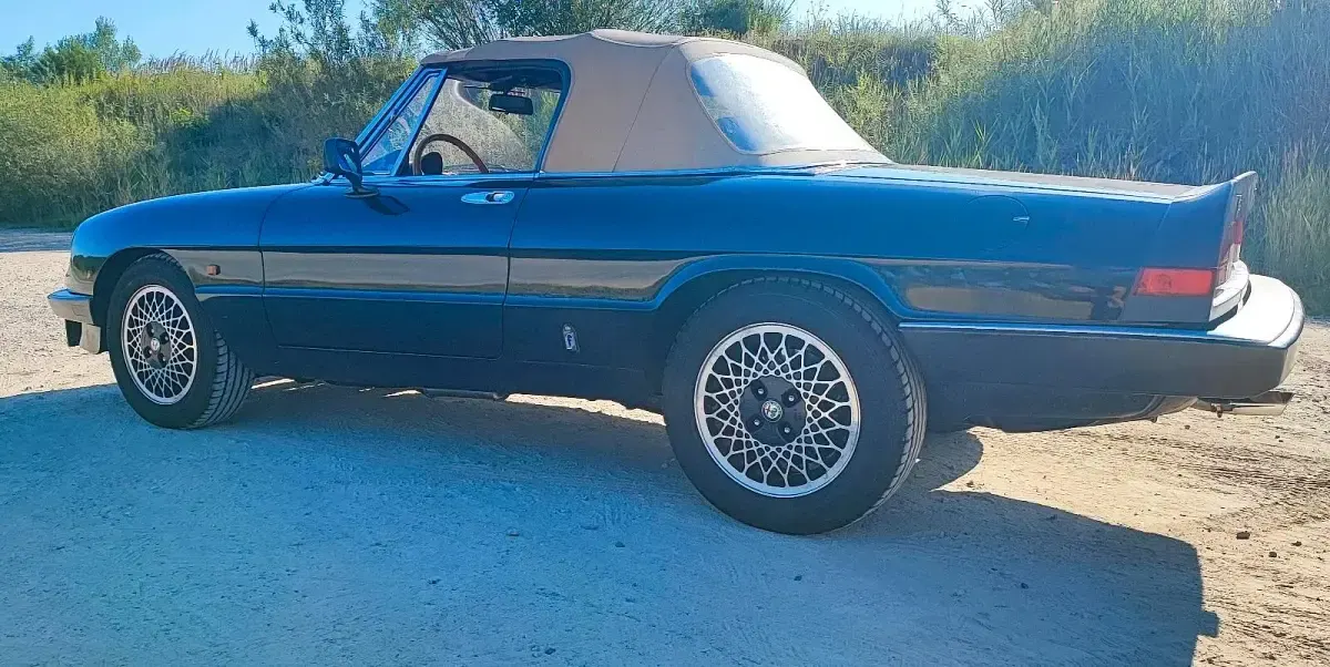 Gebraucht Alfa Romeo Spider 127 PS (93 kW) 1985 Schwarz Cabrio