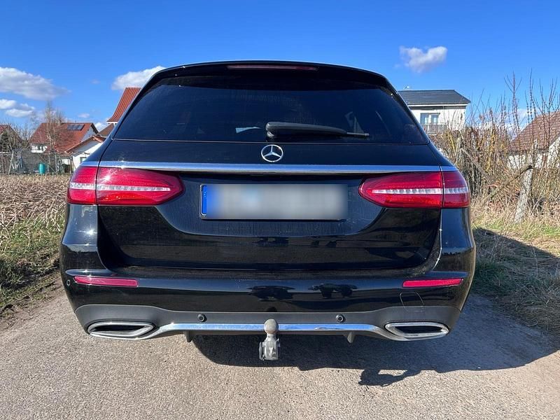 Gebraucht Mercedes E220 AMG 194 PS (142 kW) 2020 Schwarz Kombi